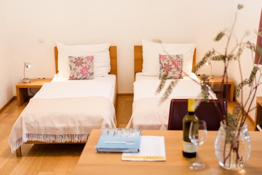 Wein + Bett Wiedeck Stetten Quarto foto